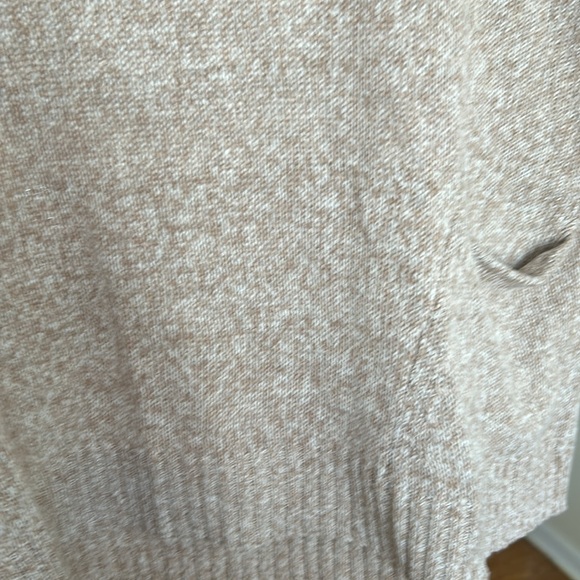 Beige vest with pockets - Picture 3 of 3
